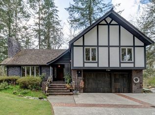 9461 Sunrise Rd, Blaine, WA 98230