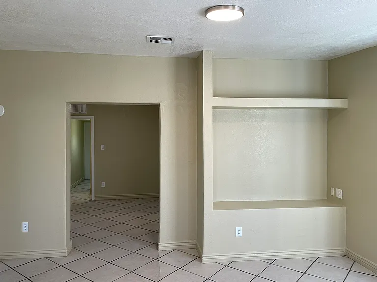 1701 E Harvard St — Photo 5