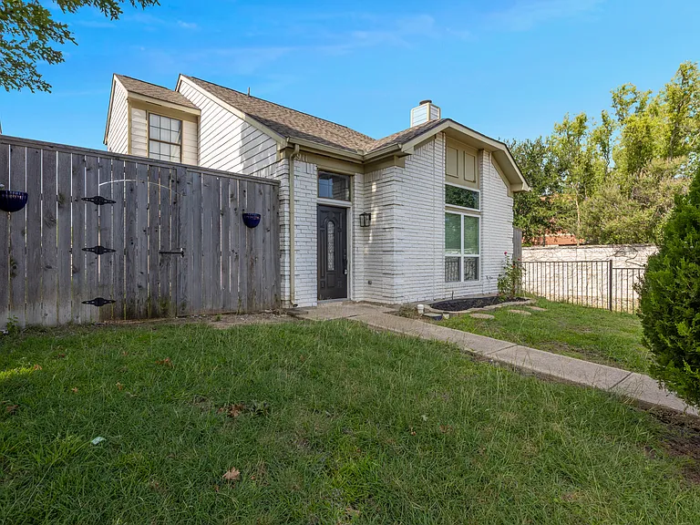 1911 Lavaca Ct — Photo 7