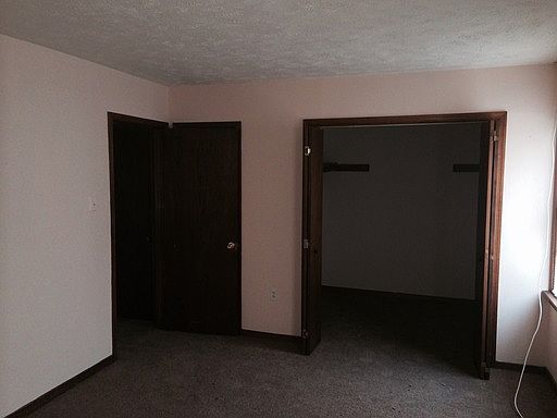 5th image of 404 Acreview Dr