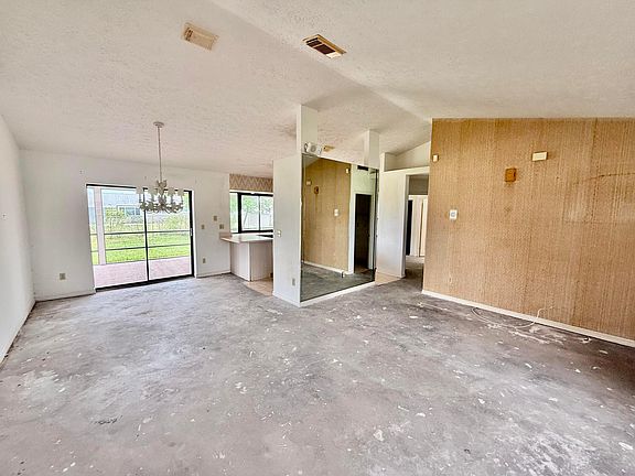 5th image of 2141 SE Floresta Drive