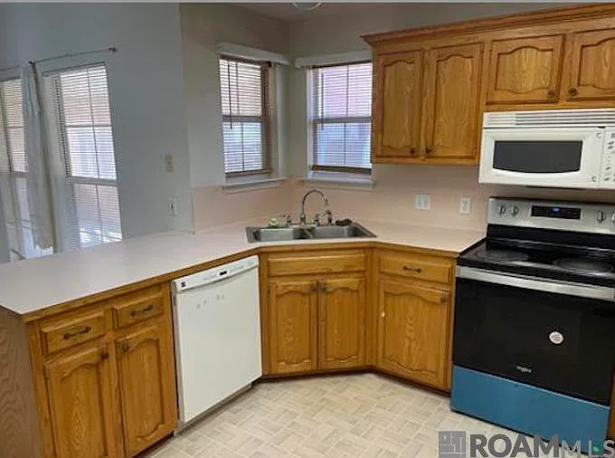 218 Edgehaven Dr — Photo 4