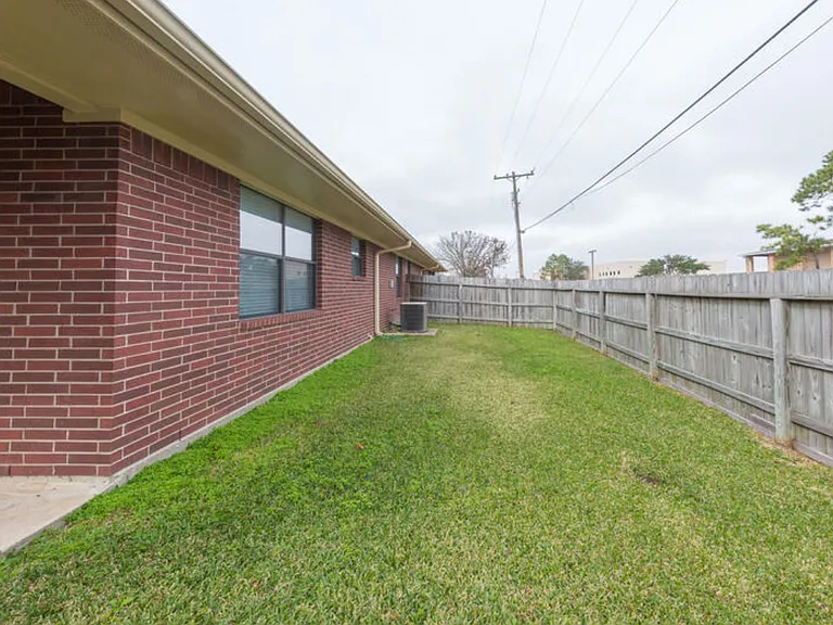 125 Live Oak Ln — Photo 6