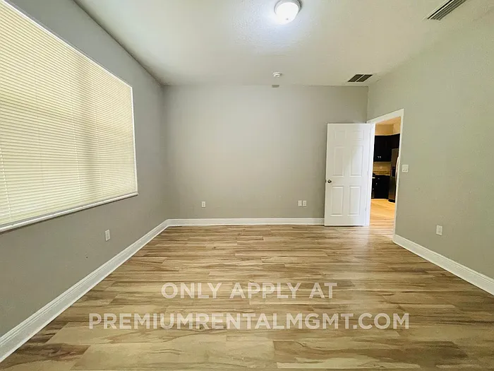 2 bed, 2.0 bath, 923 sqft, $1,350 — Photo 4