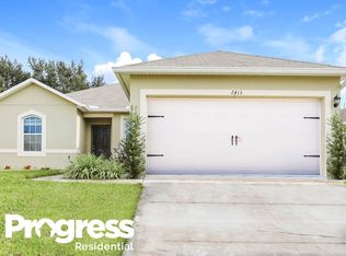 2413 Valhalla Dr, Tavares, FL 32778