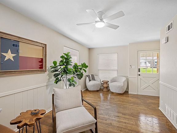 4th image of 1209 Wildwood Dr