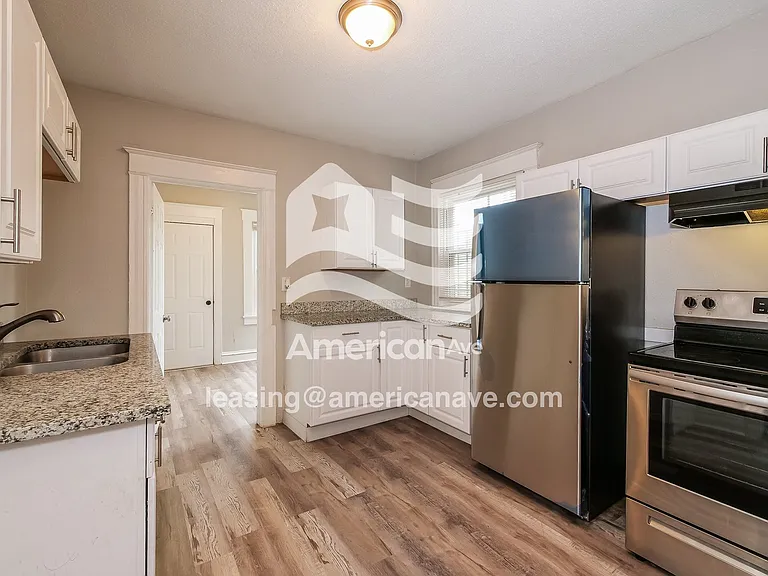 284448_006_kitchen_7.jpg