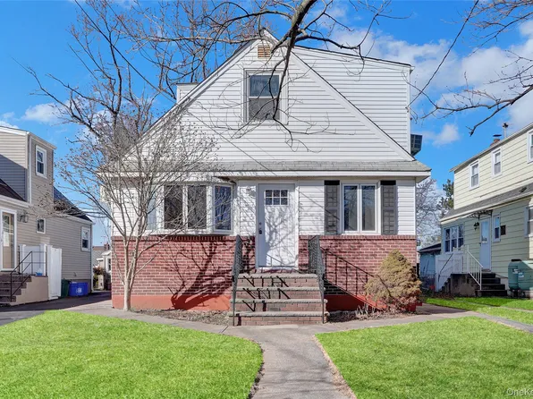 140 Arlington Avenue, Valley Stream, NY 11580