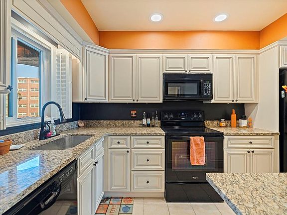 4th image of 5555 GULF BOULEVARD #215