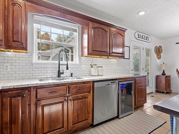 4th image of 141 Boxwood Dr