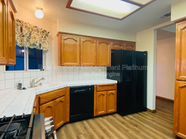 22 N Bliss Ave, Clovis, CA 93611