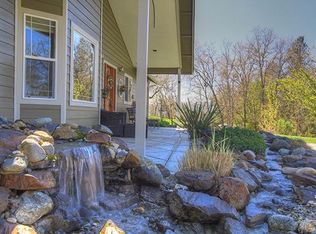 165 Azalea Dr, Grants Pass, OR 97526