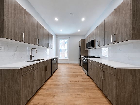 2nd image of 10 W Chestnut St APT 4