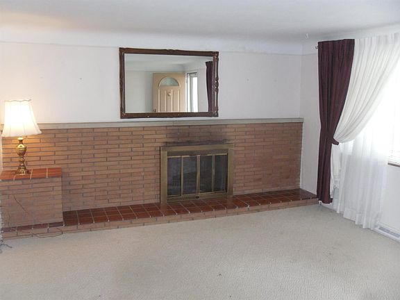 2nd image of 1211 Emily Dr