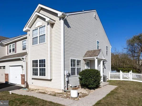 608 Honeysuckle Way, Pennsburg, PA 18073