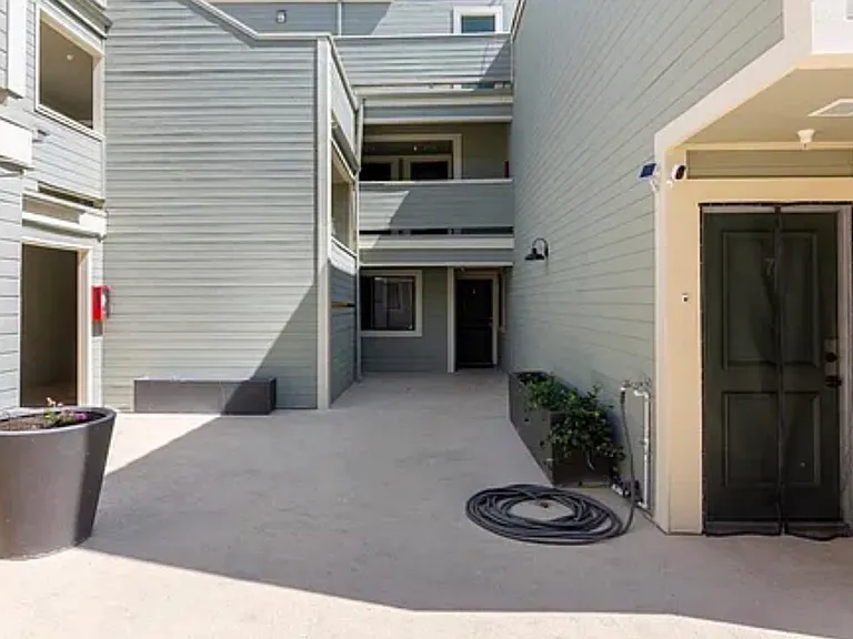 313 E Pine St #19 — Photo 20