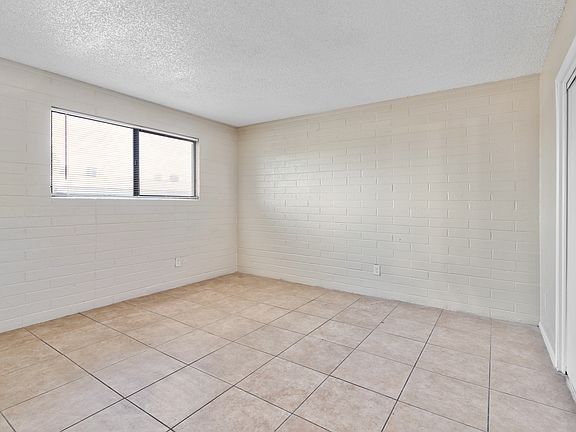 4th image of 809 E Vogel Ave