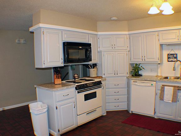 4th image of 2206 Mayfair Dr
