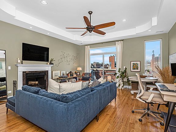 3rd image of 2435 W Augusta Blvd #3