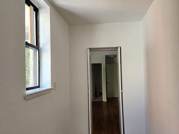 4th image of 309 W 21st St APT 4C