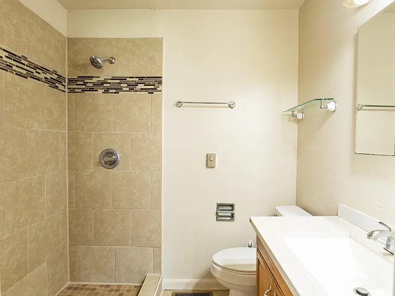 721 W Lakeshore Dr — Photo 23
