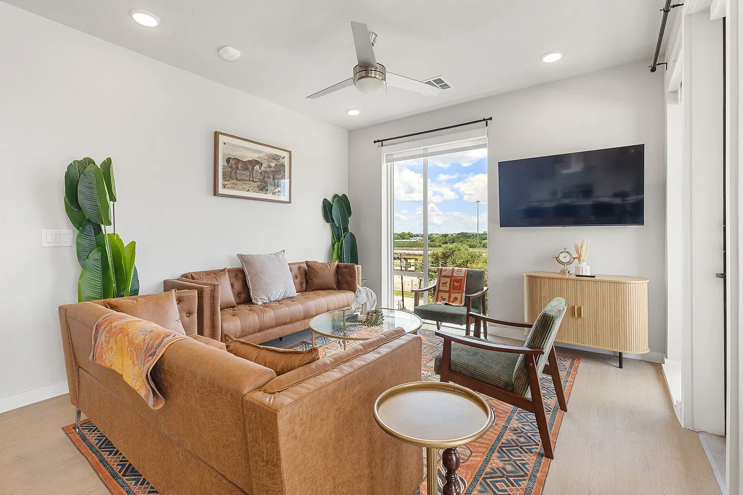 2 bed, 2.0 bath, 1130 sqft, $5,861 — Photo 2