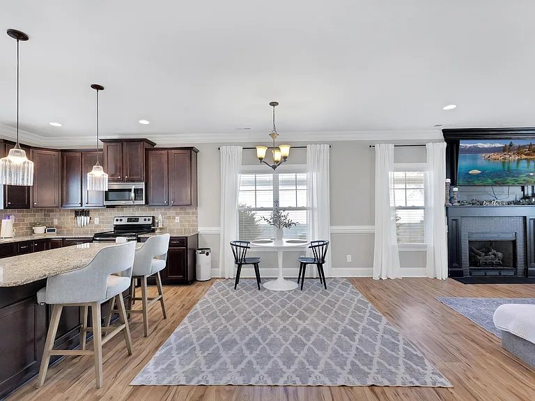 302 Huxton Ct — Photo 9