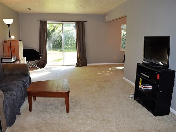 3rd image of 1800 Rolling Hills Dr #4D