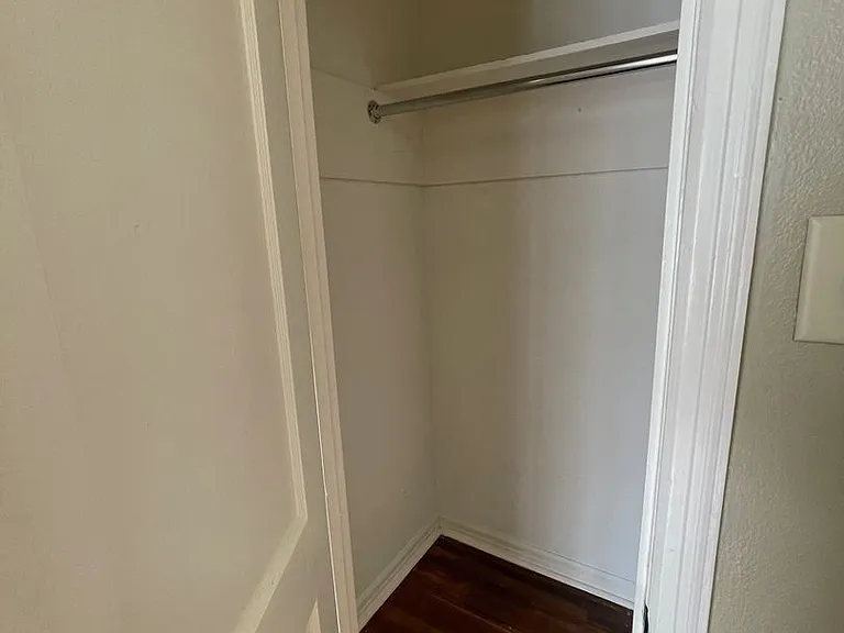 1406 Broadway St — Photo 17