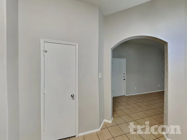 1403 Glens Ferry Ln — Photo 6