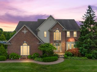 20652 Breezeway Dr, Macomb, MI 48044