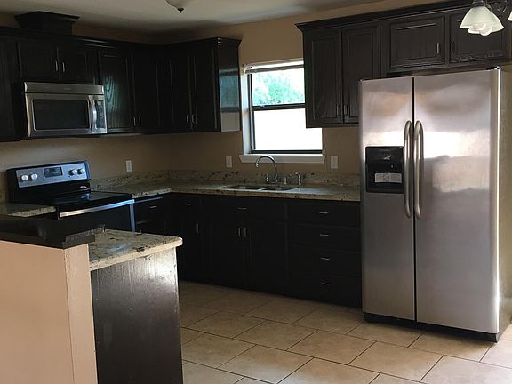 3rd image of 1118 Vine Ave #A