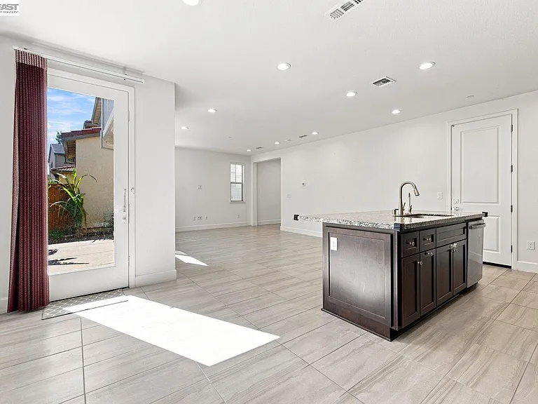 33 W Roccolino Ln — Photo 16