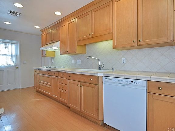 5th image of 23018 Runnymede St