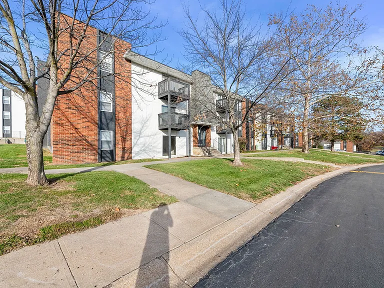 Oval Spring Apartments — Photo 25