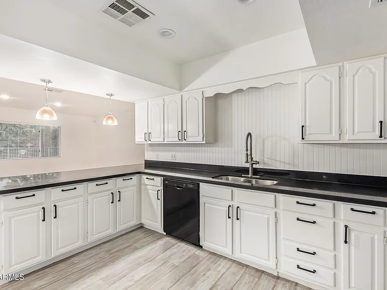 5401 E Exeter Blvd — Photo 23