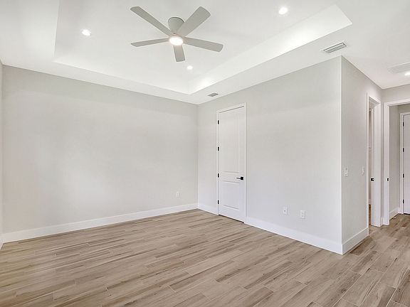 5th image of 4476 Skyway Ave