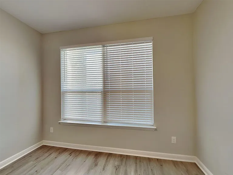 9329 Belle River Trl — Photo 11