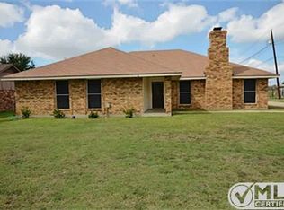 643 N Bluegrove Rd, Lancaster, TX 75146