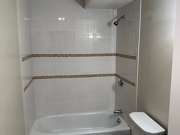 2nd image of 81 Bank St APT A