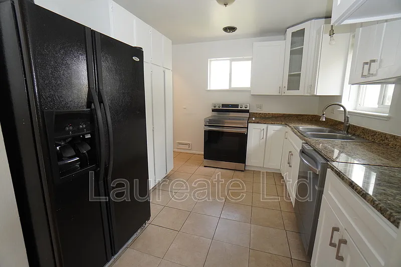 6 bed, 2.0 bath, 2138 sqft, $2,795 — Photo 4