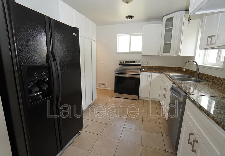 3630 Holly St — Photo 4