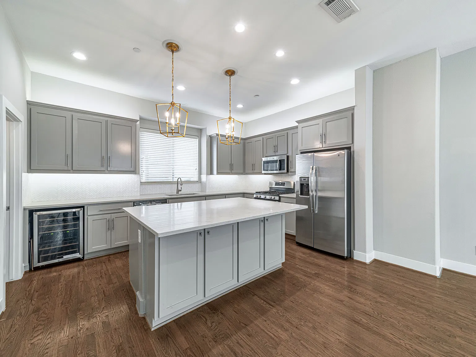 2 bed, 2.5 bath, 1576 sqft, $2,850 — Photo 4