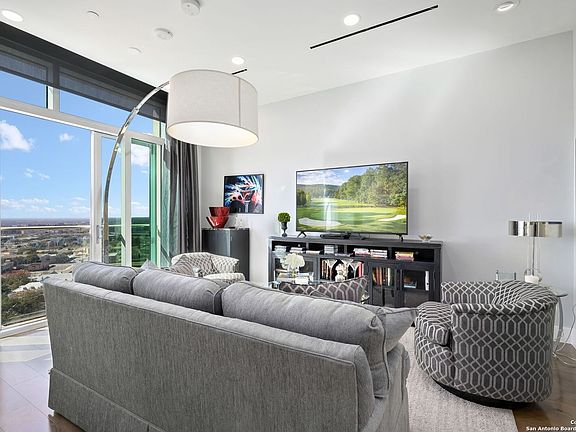 4th image of 123 Lexington Ave #1508