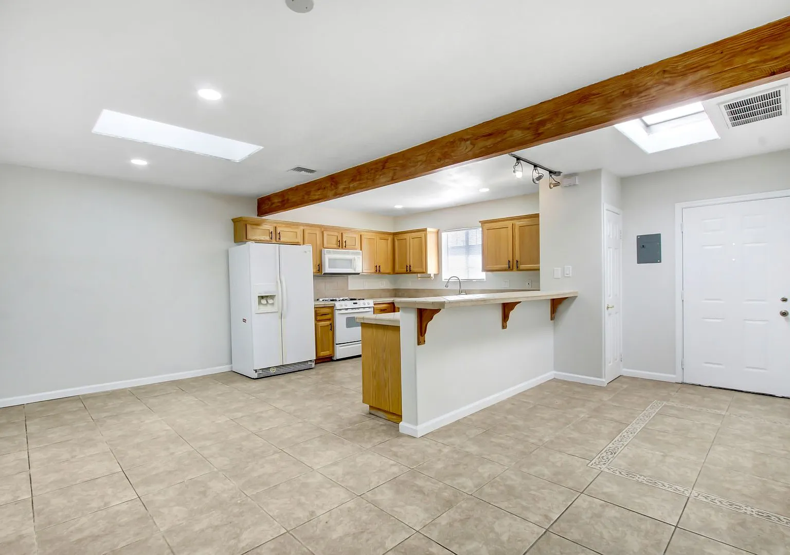 Foothill Villa — Photo 3