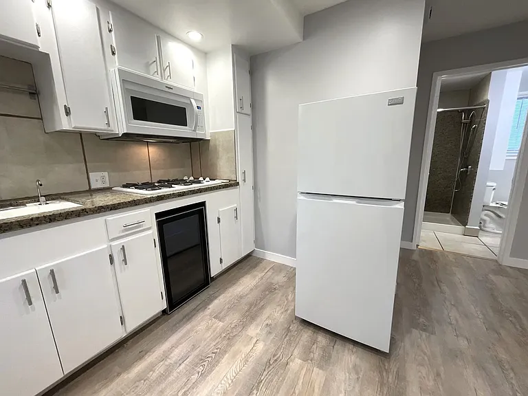 10814-10818 Blix St #10814-814-B2 — Photo 7