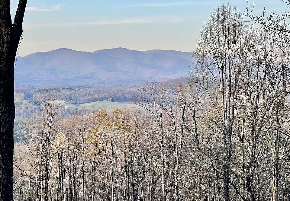1st image of 38 Bears Paw Dr