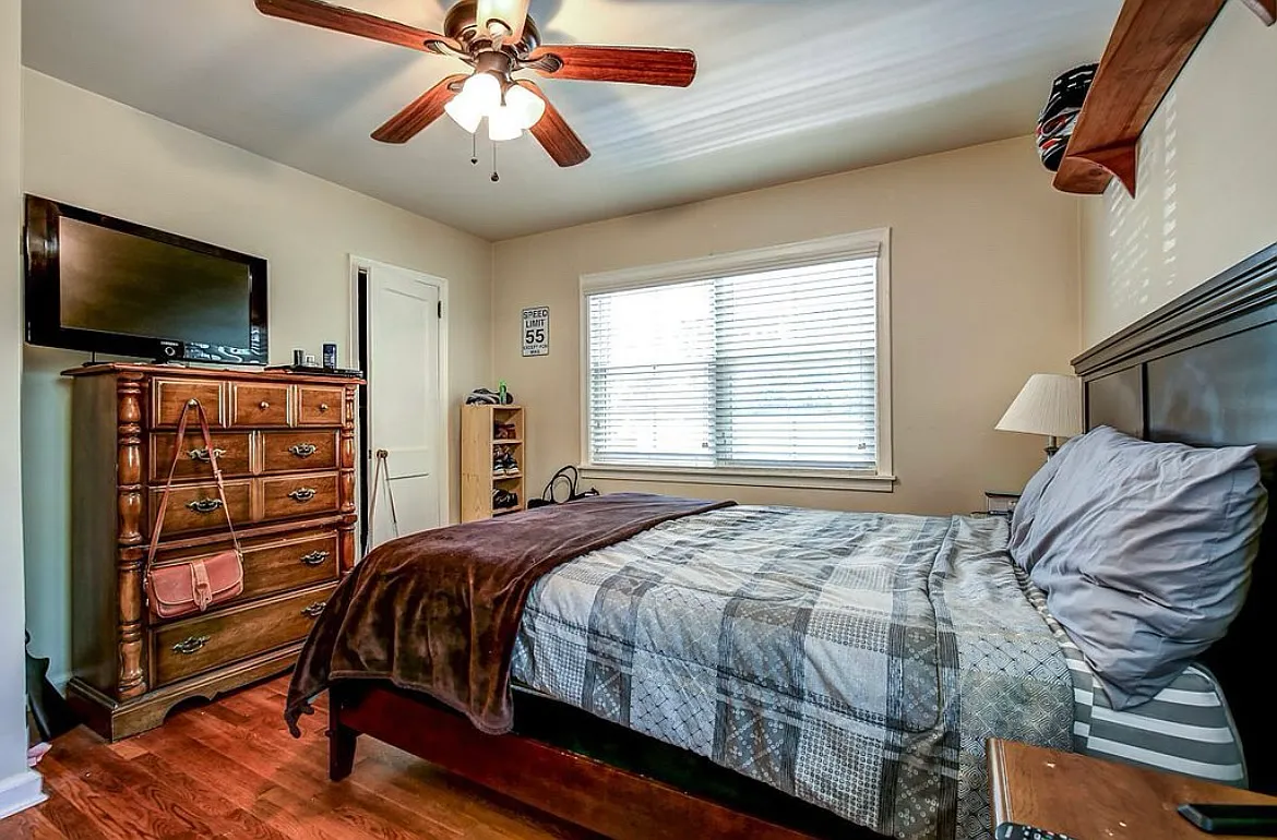 2 bed, 850 sqft, $1,950 — Photo 4