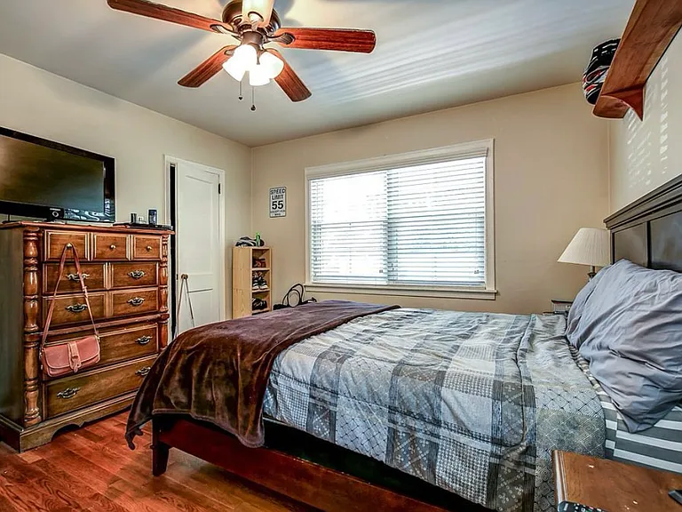 1271 Kingsley Cir NE #B — Photo 4