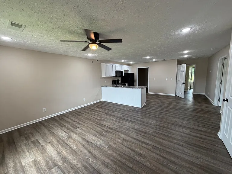 100 Crestview Dr — Photo 11